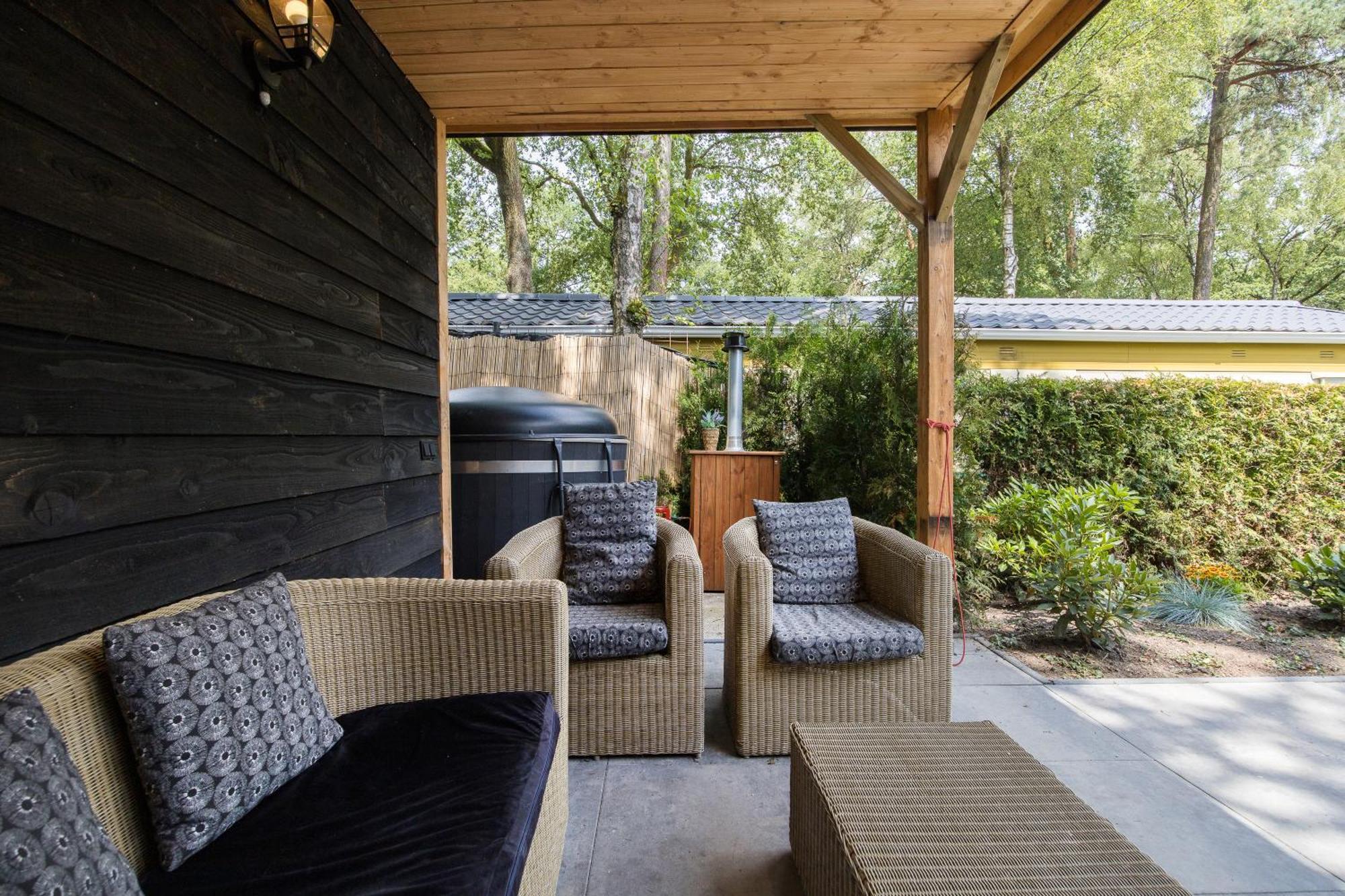 Veluwe Hoenderloo Luxury Chalet With Private Sauna And Hot Tub - Swimming Pool Tennis Court Supermarket Bowling Alley Theatre And Entertainment For Children מראה חיצוני תמונה