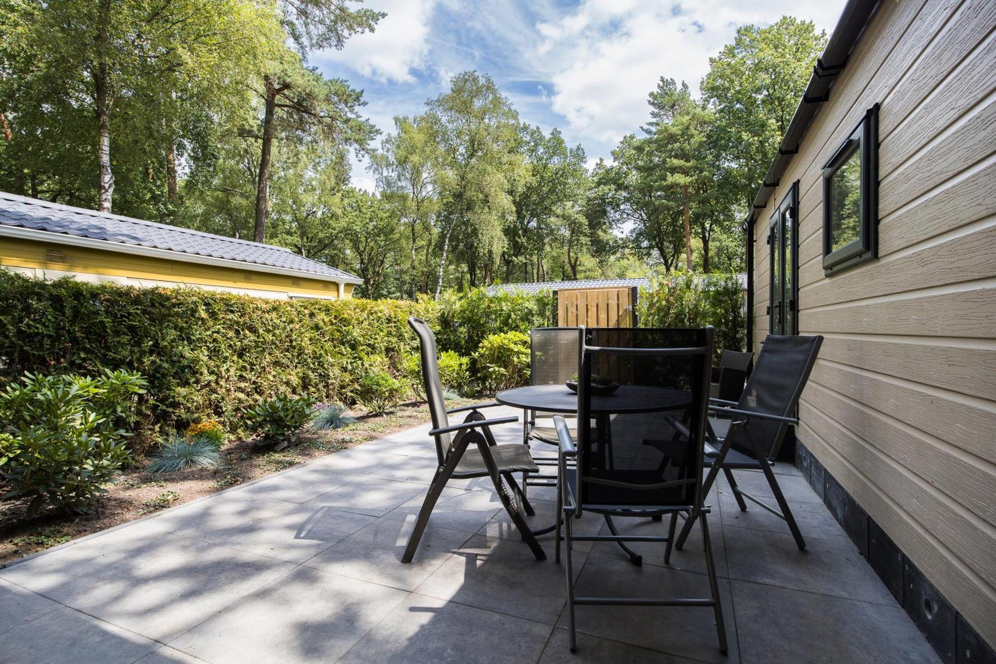 Veluwe Hoenderloo Luxury Chalet With Private Sauna And Hot Tub - Swimming Pool Tennis Court Supermarket Bowling Alley Theatre And Entertainment For Children מראה חיצוני תמונה
