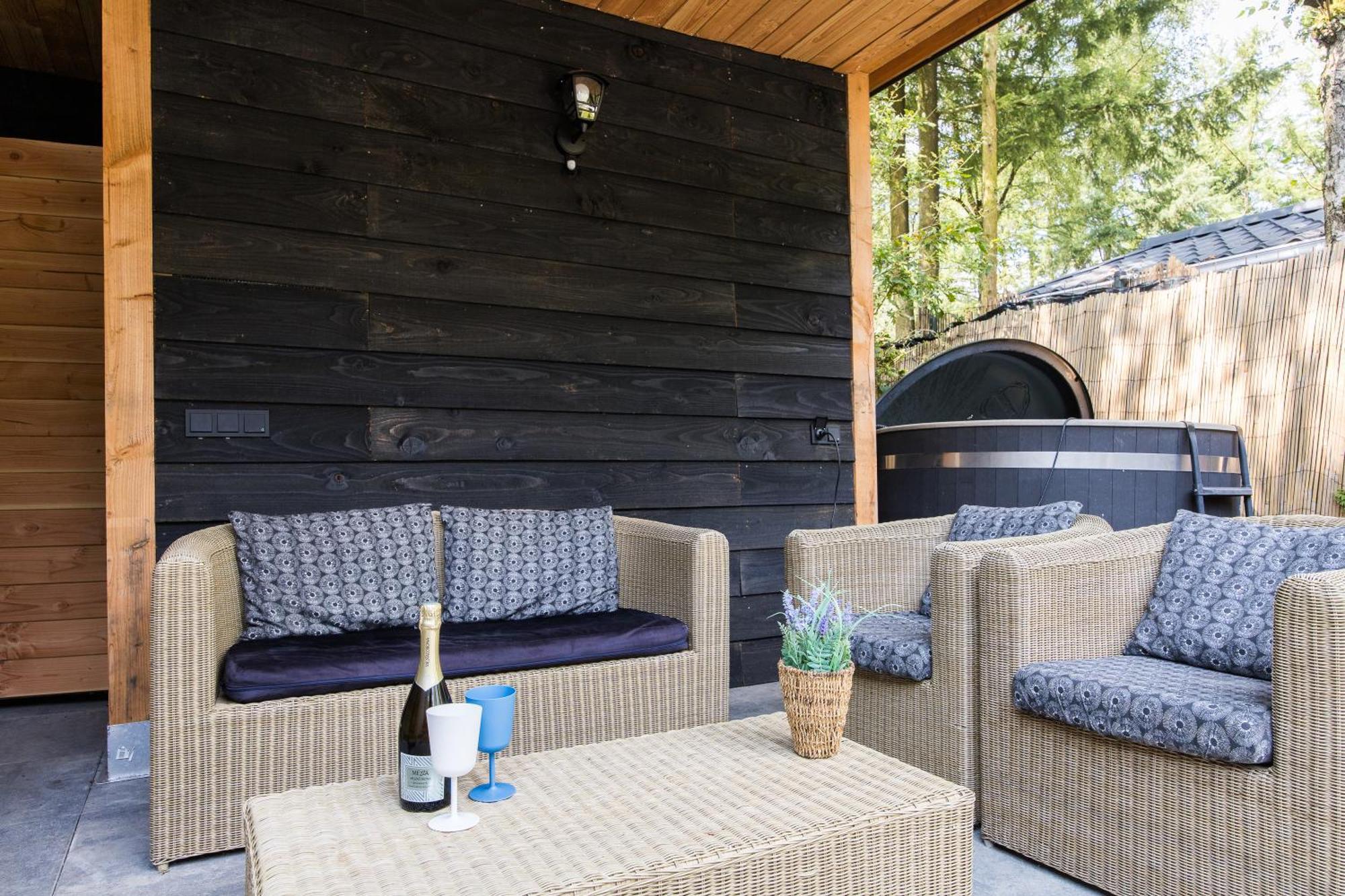 Veluwe Hoenderloo Luxury Chalet With Private Sauna And Hot Tub - Swimming Pool Tennis Court Supermarket Bowling Alley Theatre And Entertainment For Children מראה חיצוני תמונה