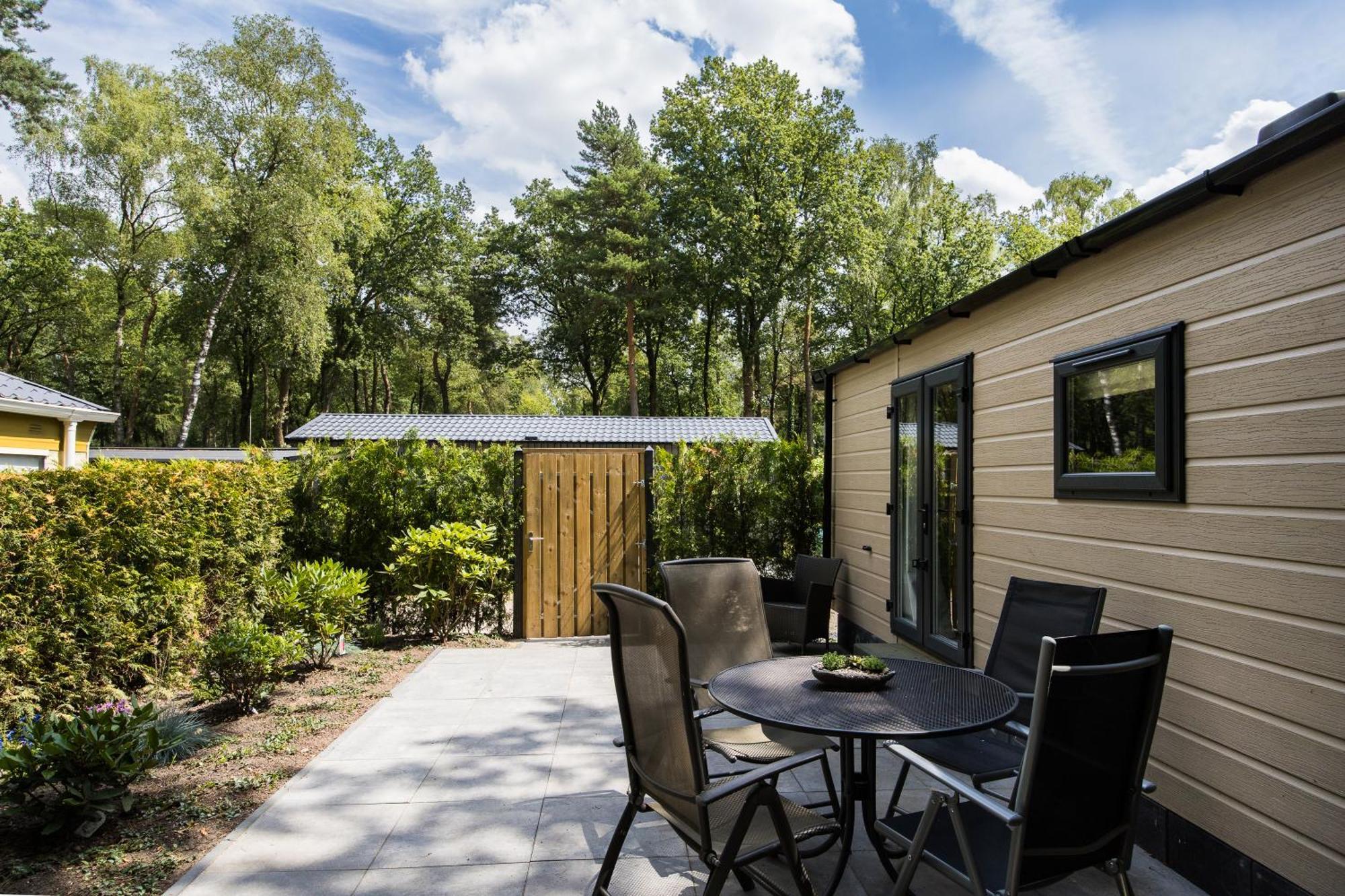 Veluwe Hoenderloo Luxury Chalet With Private Sauna And Hot Tub - Swimming Pool Tennis Court Supermarket Bowling Alley Theatre And Entertainment For Children מראה חיצוני תמונה