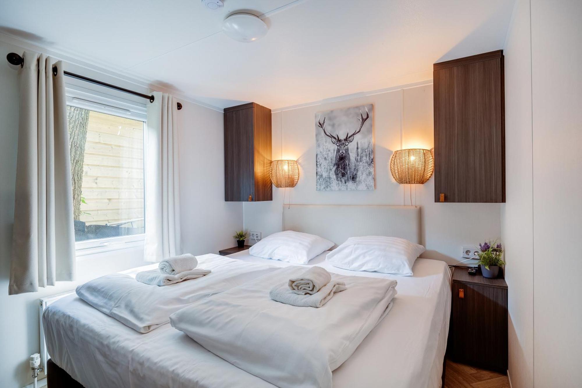 Veluwe Hoenderloo Luxury Chalet With Private Sauna And Hot Tub - Swimming Pool Tennis Court Supermarket Bowling Alley Theatre And Entertainment For Children מראה חיצוני תמונה